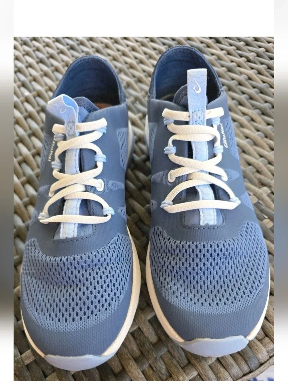 OluKai Womens Huia No Tie Slip On Trainer Sneaker Sz 8 Vintage Blue Sea Ice
